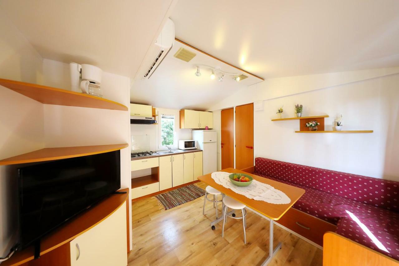 Mobile Home Grbe Nin Eksteriør billede