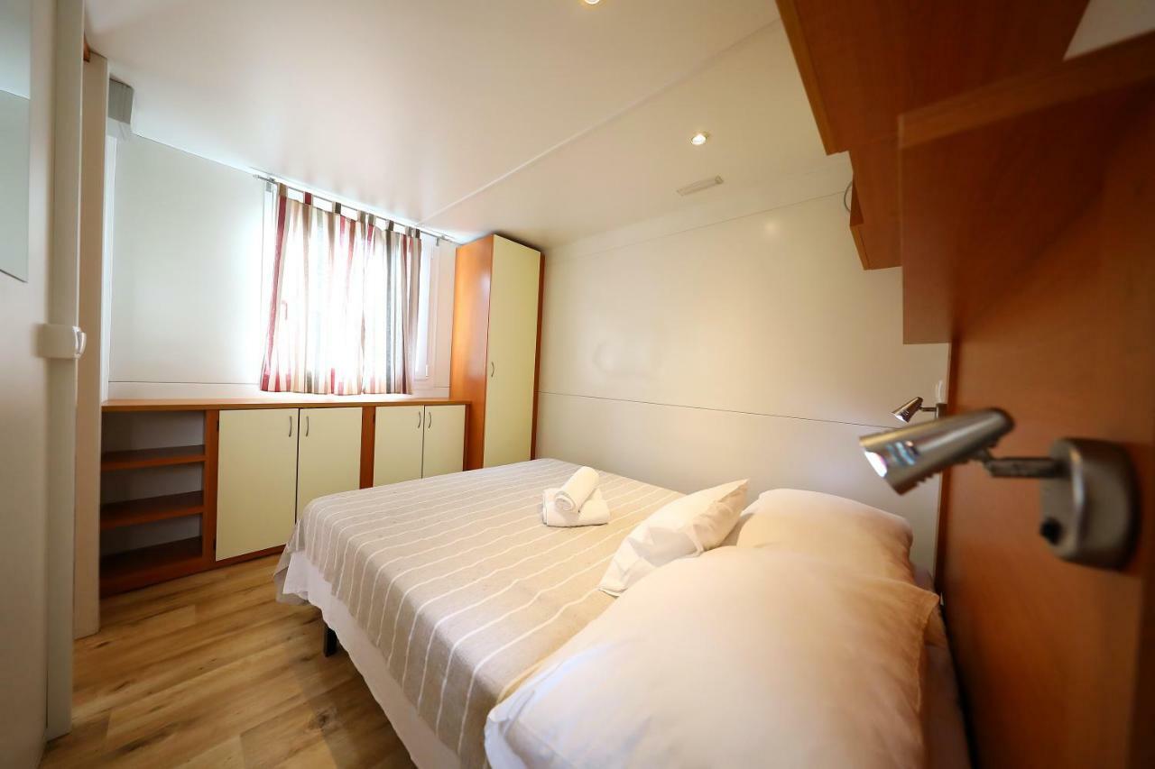 Mobile Home Grbe Nin Eksteriør billede